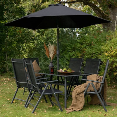 tilbud på Garda spisebordsset med bord, 6 stole og parasol i sort aluminium. Billigt udsalg! Hurtig levering: 1-2 hverdage. Varenummer: 3NDC-5632. Spar op til 57%.
