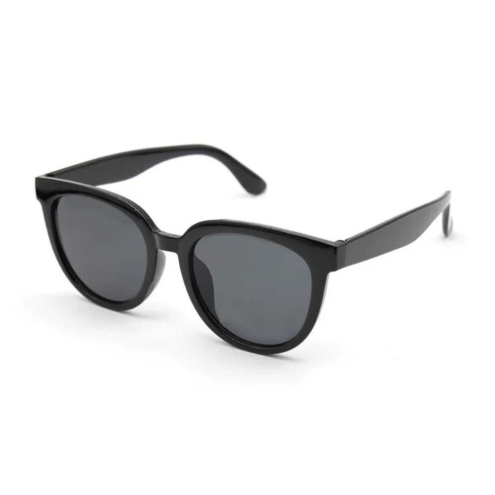 Solbriller i mange designs fra klassisk til trendy! 39,- / 2065