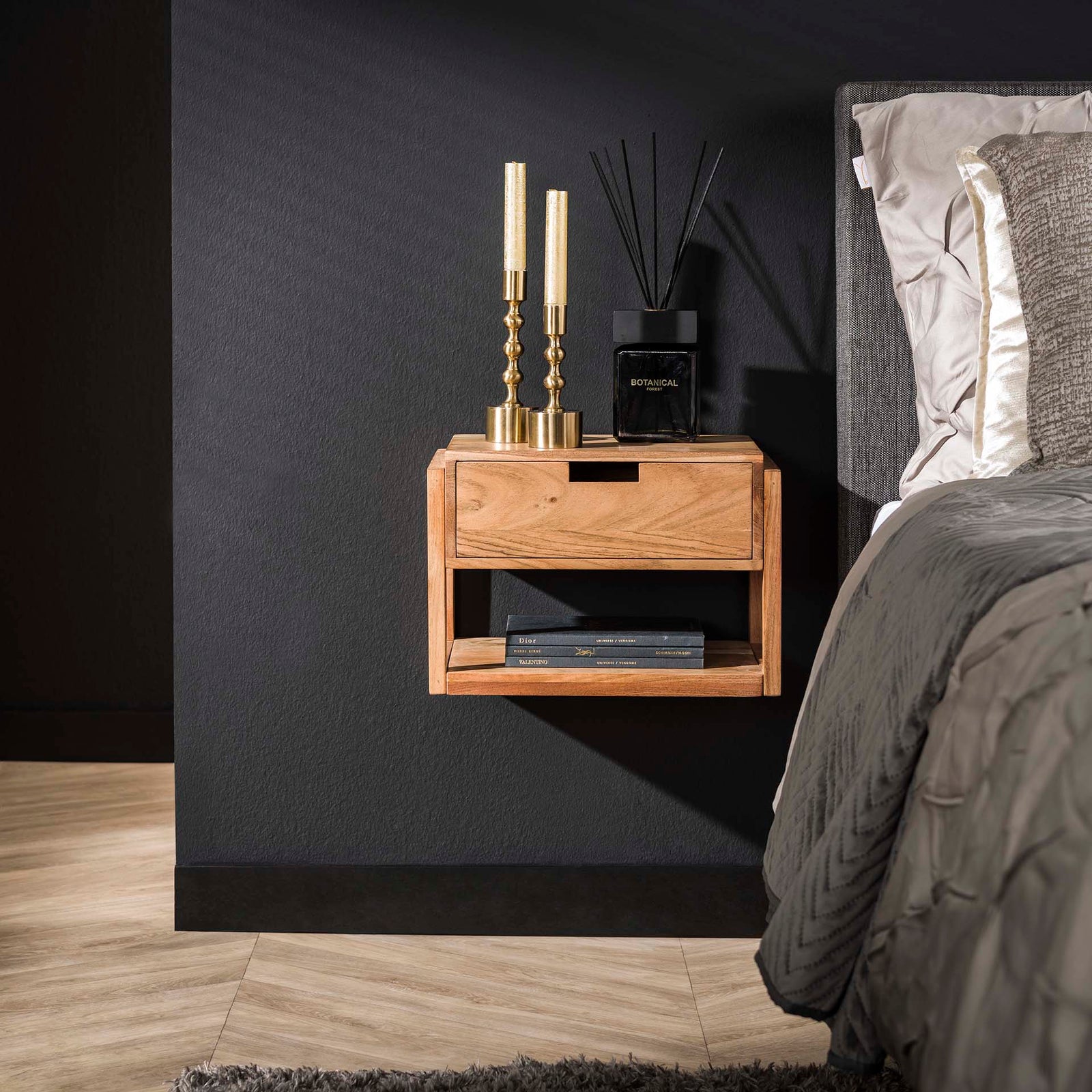 Produktbillede af Algete Sengebord i massiv akacietræ væghængt på tilbud i høj kvalitet