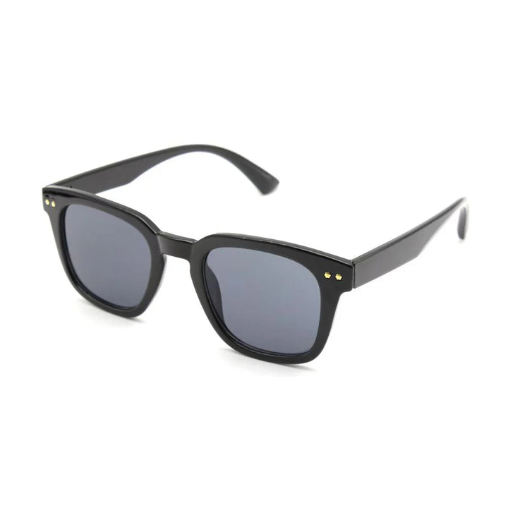Solbriller i mange designs fra klassisk til trendy! 39,- / 2413-2
