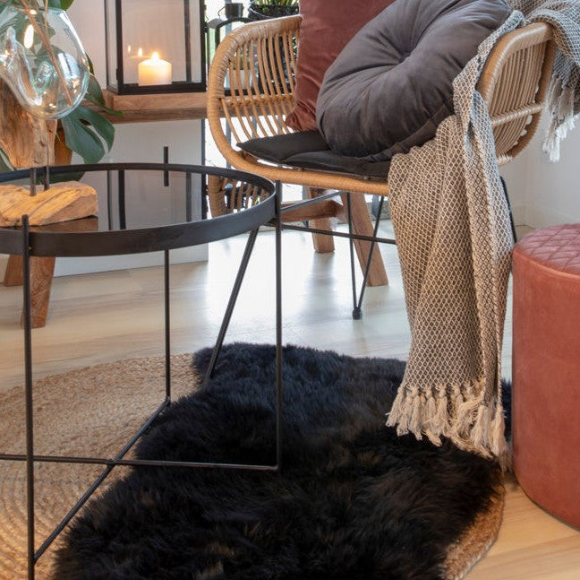 Produktbillede af Ægte sort Lammeskind 50 x 85 cm. på tilbud i høj kvalitet