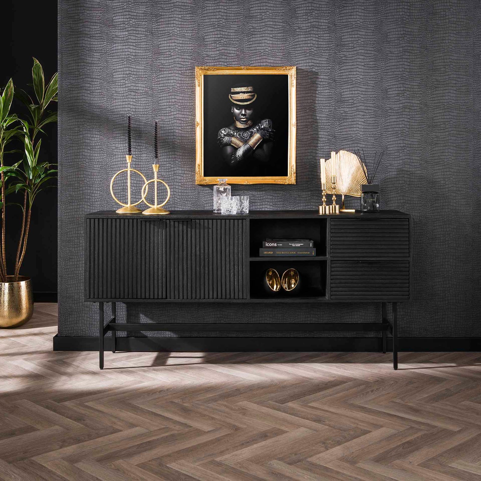 Produktbillede af Marna Skænk i sort massiv mangotræ på tilbud i høj kvalitet