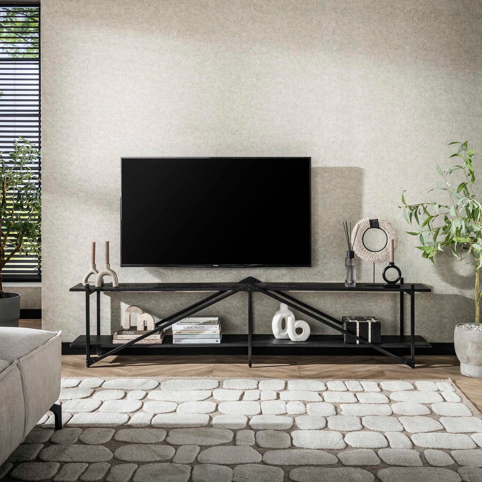 Produktbillede af Namu Tv bord i grå-sort metal bredde 220 cm. på tilbud i høj kvalitet