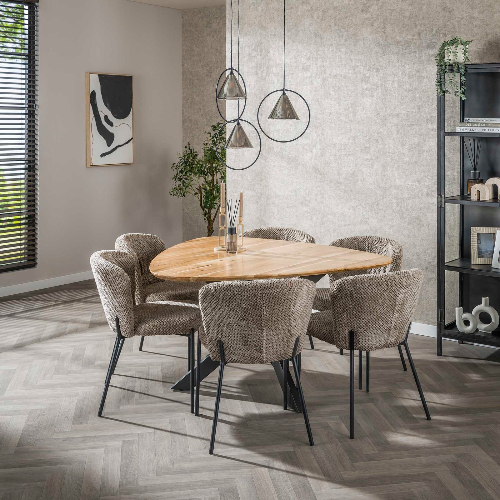Produktbillede af Surrey Spisebord i akacietræ og sort metal 135 x 135 cm. på tilbud i høj kvalitet