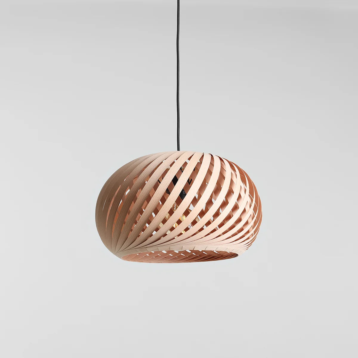 Produktbillede af Nightfall Pendel i flettet bøgetræ diameter 38 cm. på tilbud i høj kvalitet