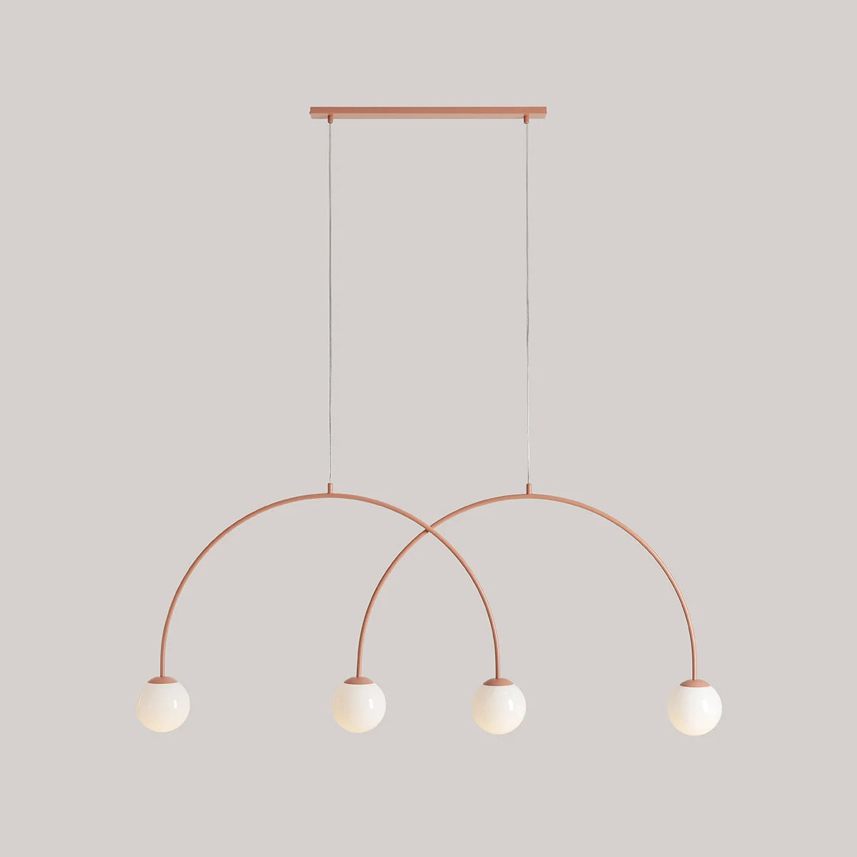 Produktbillede af Twiggy Loftlampe i koral farvet metal og 4 hvide glaskupler bredde 149 cm. på tilbud i høj kvalitet