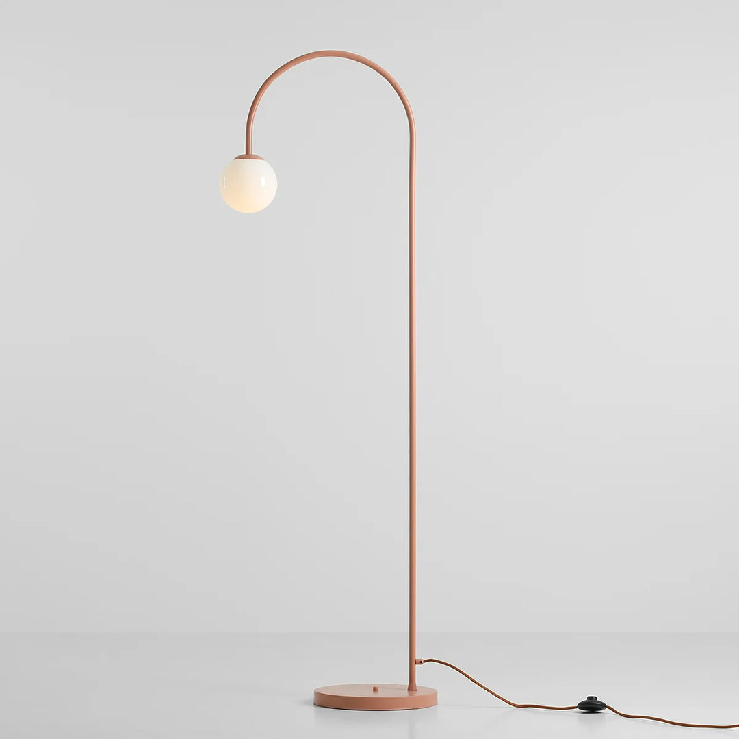 Produktbillede af Twiggy Gulvlampe i koral farvet metal og hvidt glas på tilbud i høj kvalitet