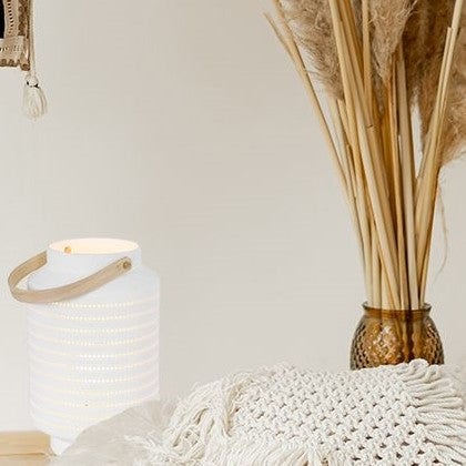 Produktbillede af Sorbas bordlampe i hvid keramik højde 26 cm. på tilbud i høj kvalitet