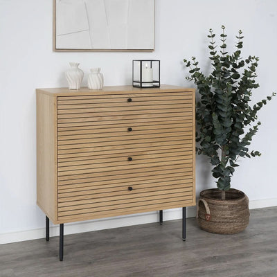 tilbud på Create kommode i egetræ med fire skuffer! Billigt udsalg på 3-nordic. Køb online nu! Hurtig levering: 1-2 hverdage. Varenummer: 3NDC-5849. Spar op til 57%.