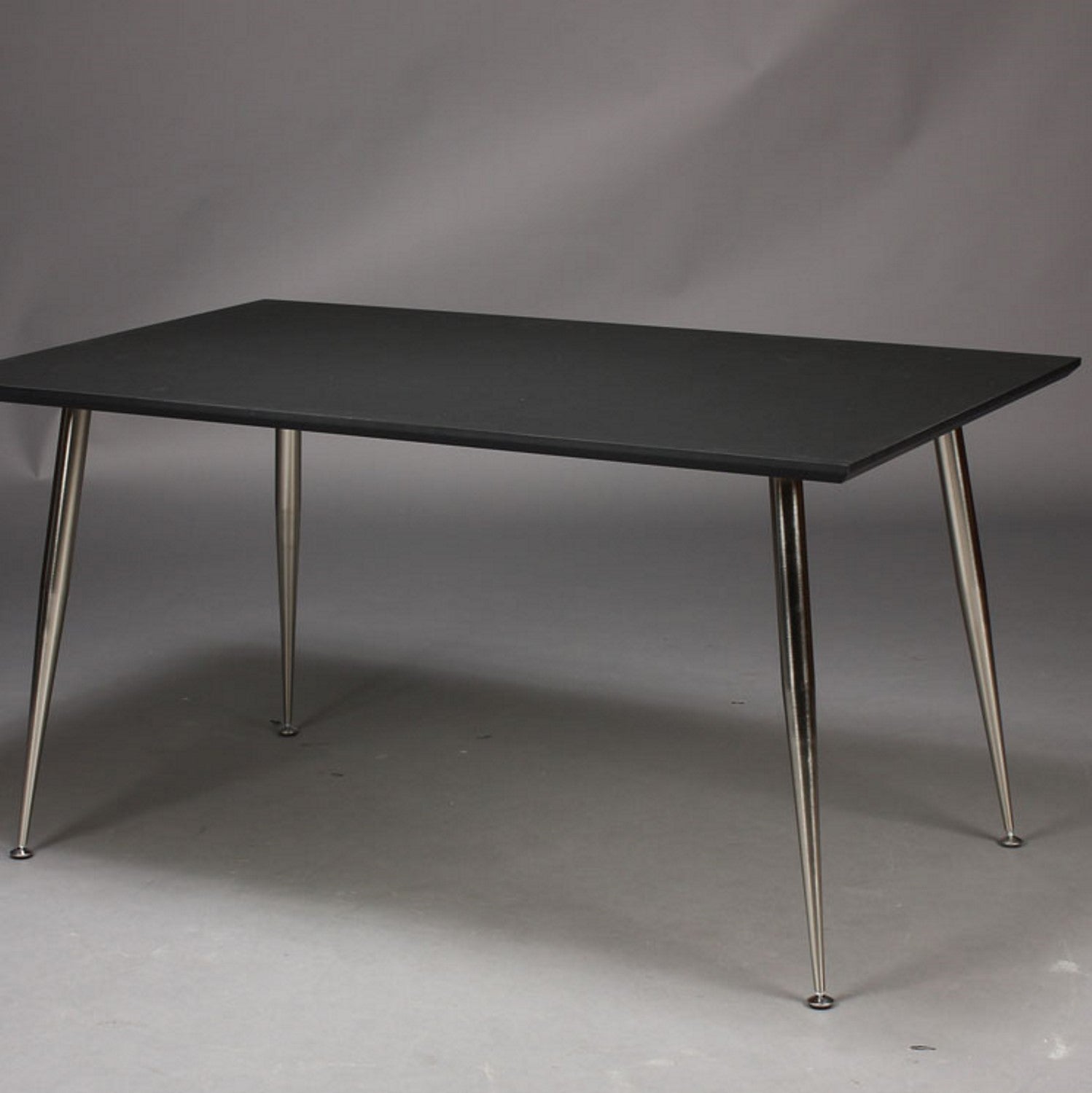 Produktbillede af Scholar Skrivebord sort højtrykslaminat metal ben 130 x 70 cm på tilbud i høj kvalitet