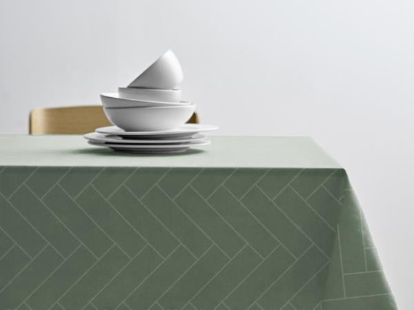 Produktbillede af Södahl Tiles Akryldug med antislip 140 cm Hedge Green i metermål i premium kvalitet