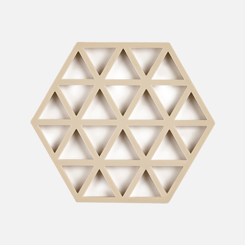 Produktbillede af TRIANGLES Bordskåner 2 størrelser Beige Lille på tilbud i høj kvalitet