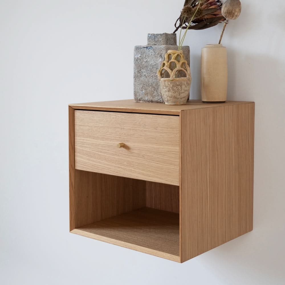 The Wood Box 37 Sengebord Væghængt sengebord i olieret eg med 1 skuffe ✔ Kæmpe udvalg i  Storage And Shelves ✔ Billig fragt og hurtig levering 2 - 5 hverdage - Varenummer: STSH-227684 / Ean:  på lager - Udsalg på The Wood Box 37 Olieret eg Spar op til 58% - Over 1312 kendte brands på udsalg