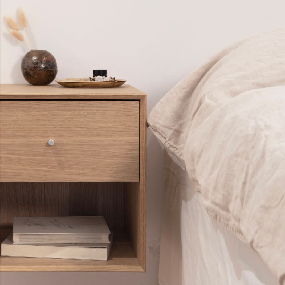 The Wood Box 37 Sengebord Væghængt sengebord i hvidolieret eg med 1 skuffe ✔ Kæmpe udvalg i  Storage And Shelves ✔ Billig fragt og hurtig levering 2 - 5 hverdage - Varenummer: STSH-227713 / Ean:  på lager - Udsalg på The Wood Box 37 Hvidolieret eg Spar op til 59% - Over 1312 kendte brands på udsalg