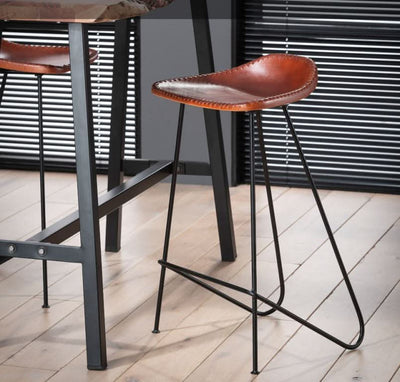 billigt tilbud på 4 barstole i metal og brunt læder! Udsalg på 3-nordic.com - Hurtig levering, billig fragt. Spar op til 65%!