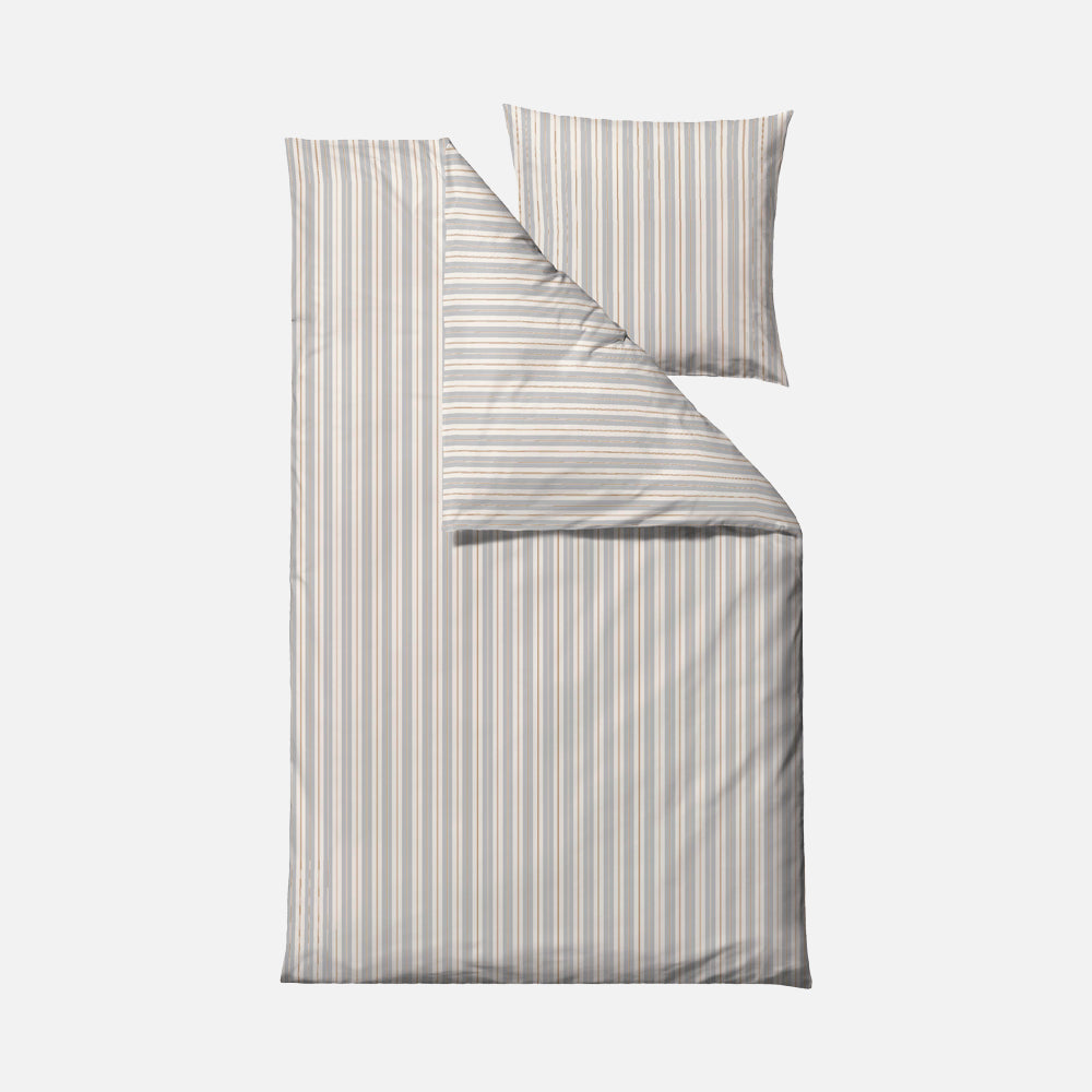 Produktbillede af FLOW Sengetøj stribet 140x220 cm Lys grå på tilbud i høj kvalitet
