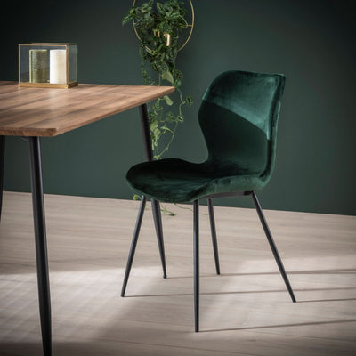 billigt tilbud på Blues- 4 Spisebordsstole i grøn velour og metal! Udsalg på 3-nordic. Køb online nu! Hurtig levering: 1-2 hverdage. Varenummer: 3NDC-2909. Spar op til 56%.