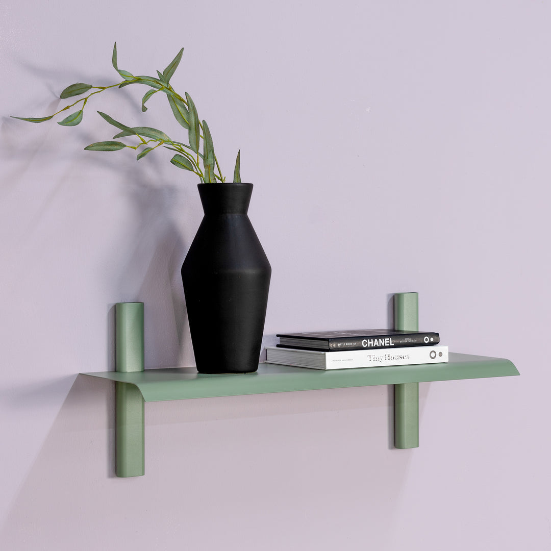 Produktbillede af Repisa Væghylde i metal 5 farver bredde 60 cm. Støvet grøn metal på tilbud i høj kvalitet
