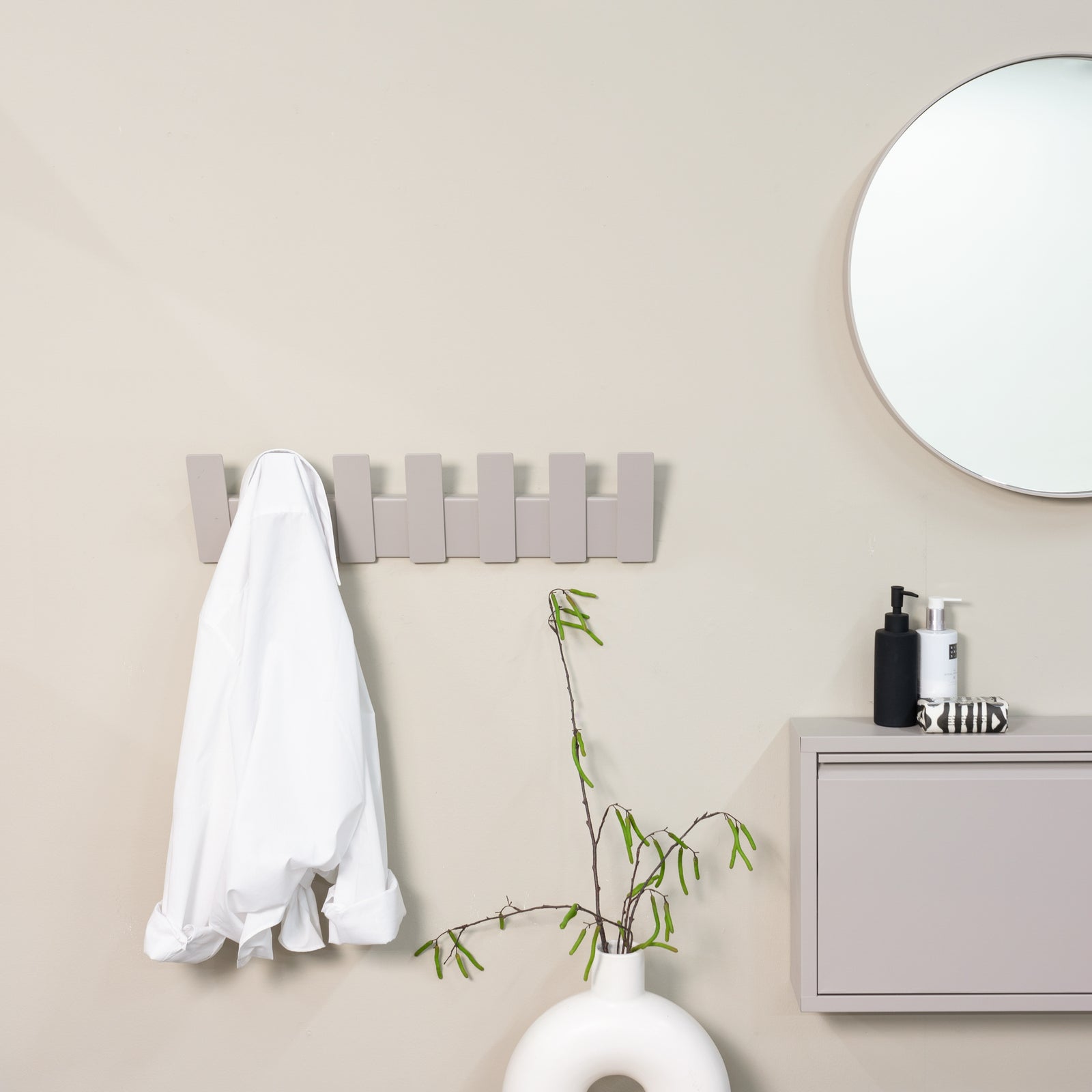 Produktbillede af Boost Knage med syv knager i silky taupe farvetfarvet metal på tilbud i høj kvalitet