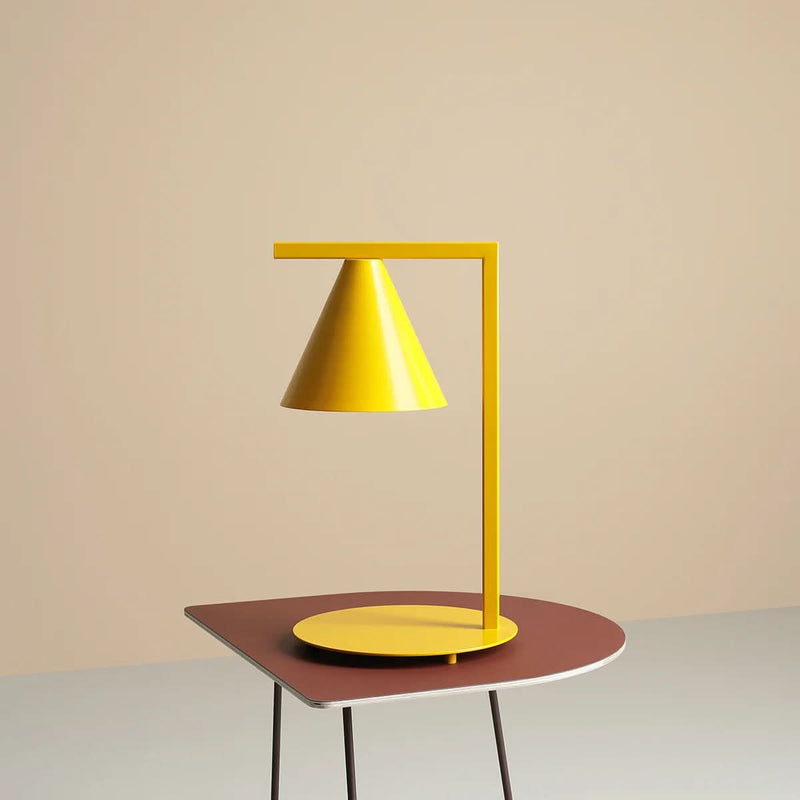 Frigg Bordlampe i sennepsgul metal på udsalg! Billig fragt & hurtig levering. Spar op til 66% på tilbud fra 3-nordic. Køb nu!