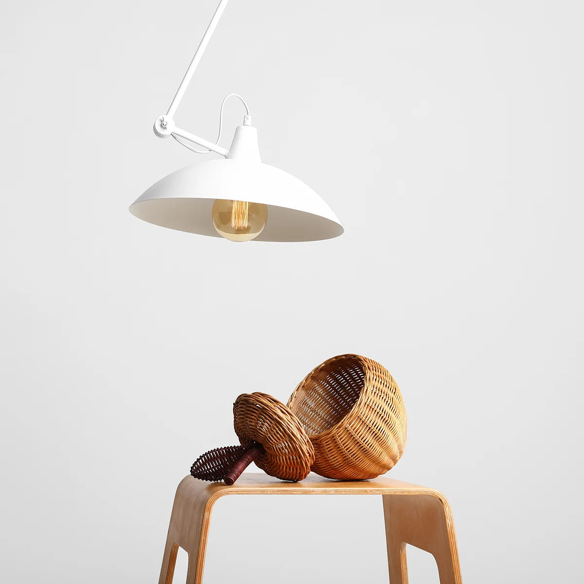 Produktbillede af Mejlby Loftlampe i hvid metal på tilbud i høj kvalitet