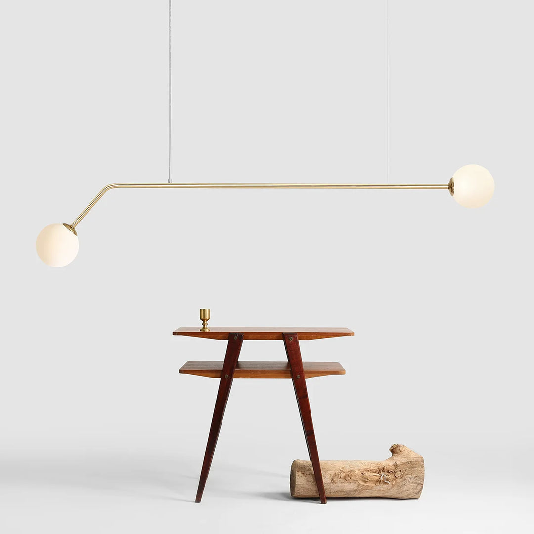 Produktbillede af Limelight Loftlampe i guldfarvet metal og hvidt glas bredde 150 cm på tilbud i høj kvalitet