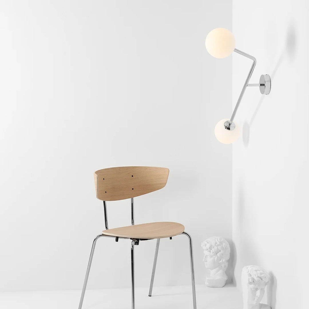 Produktbillede af Limelight Væglampe i forkromet metal og hvidt glas højde 99 cm på tilbud i høj kvalitet