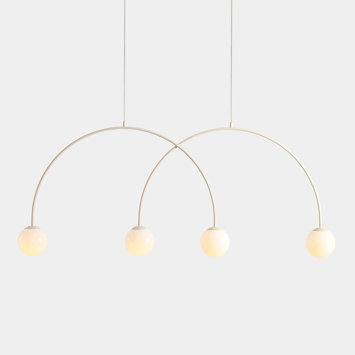 Produktbillede af Twiggy Loftlampe i cremefarvet metal og 4 hvide glaskupler bredde 149 cm. på tilbud i høj kvalitet