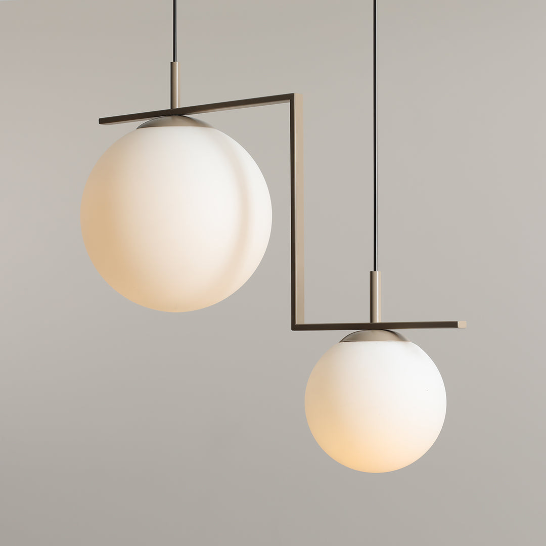 Produktbillede af Moma Loftlampe i beige metal og hvidt glas på tilbud i høj kvalitet