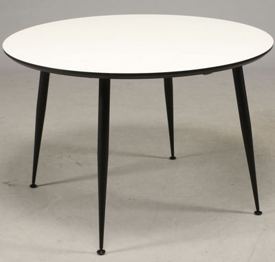 tilbud på DT 110 spisebord i hvid laminat med sorte metal ben. Rund ø 110 cm. Billigt udsalg! Hurtig levering: 1-2 hverdage. Varenummer: 3NDC-148-1076. Spar op til 67%.