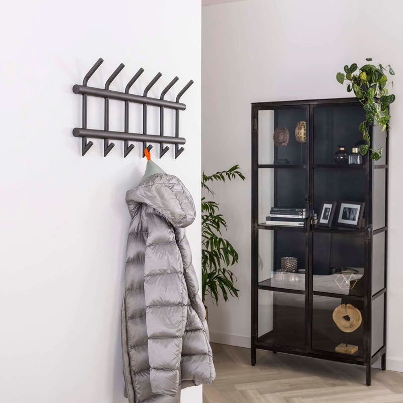 tilbud på Tubs knagerække i mat grå stål, 8 knager, 90 cm bredde. Billigt udsalg! Hurtig levering, 1-2 hverdage. Varenummer: 3NDC-2902. Over 1150 brands på udsalg.