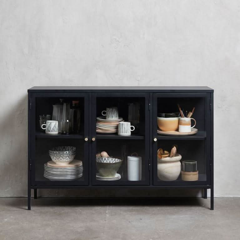 tilbud på Yoho 3-dørs skænk i glas og metal! Billigt udsalg på 3-nordic. Køb online nu! Hurtig levering, 1-2 hverdage. Varenummer: 3NDC-2086. Spar op til 57%.