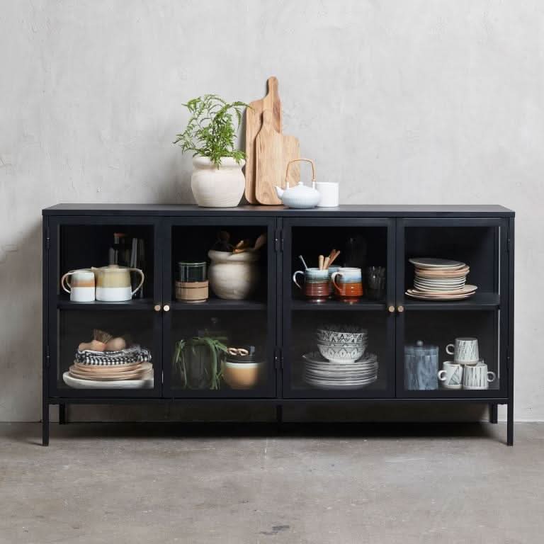 tilbud på Yoho 4-dørs skænk i glas og metal! Billigt udsalg på 3-nordic. Køb online nu! Hurtig levering, 1-2 hverdage. Varenummer: 3NDC-2087. Spar op til 58%.