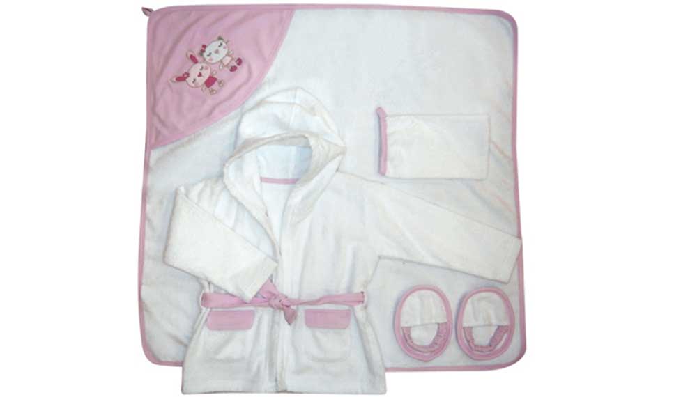Produktbillede af Gavesæt med morgenkåbe og hættehåndklæde Kat og kanin pige på tilbud i høj kvalitet