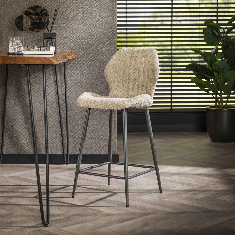 billigt tilbud på 2 sandfarvede Bouclè barstole fra Shape-Up. Spar op til 56% på udsalg. Hurtig levering (1-2 hverdage) og billig fragt. Køb online nu!