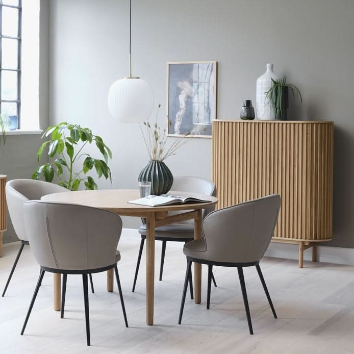 billigt tilbud på Retiro spisebord i eg med tillægsplade! Spar op til 64% på udsalg. Hurtig levering, 1-2 hverdage. Køb online nu!