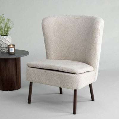 tilbud på Ben-lænestol med høj ryg i beige boucle stof! Billigt udsalg på 3-nordic. Køb online nu! Hurtig levering (1-2 hverdage) & billig fragt. Varenummer: 3NDC-5520. Spar op til 52%.