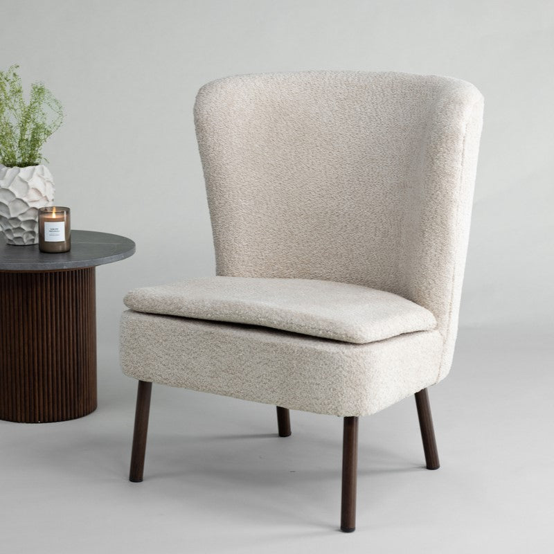 Produktbillede af Ben- Lænestol med høj ryg i beige boucle stof på tilbud i høj kvalitet