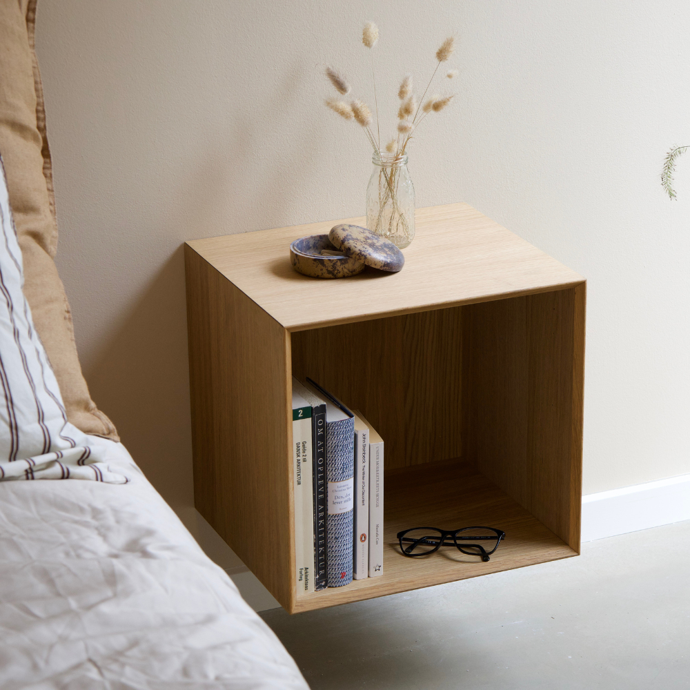 The Wood Box 37 Sengebord Væghængt sengebord i olieret eg ✔ Kæmpe udvalg i  Storage And Shelves ✔ Billig fragt og hurtig levering 2 - 5 hverdage - Varenummer: STSH-227686 / Ean:  på lager - Udsalg på The Wood Box 37 Olieret eg Spar op til 67% - Over 1312 kendte brands på udsalg
