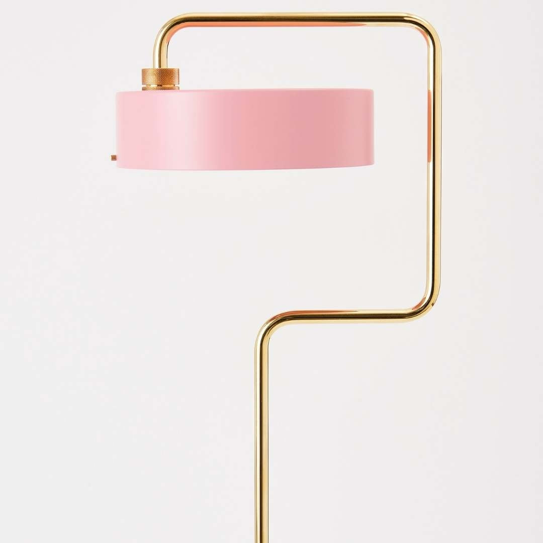 Produktbillede af Petite Machine Gulvlampe Light Pink Made by Hand i premium kvalitet