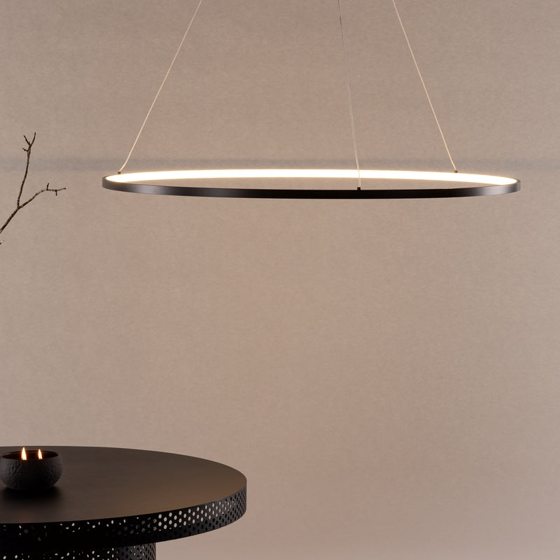 Produktbillede af Brego Loftlampe i sort aluminium med LED lys på tilbud i høj kvalitet