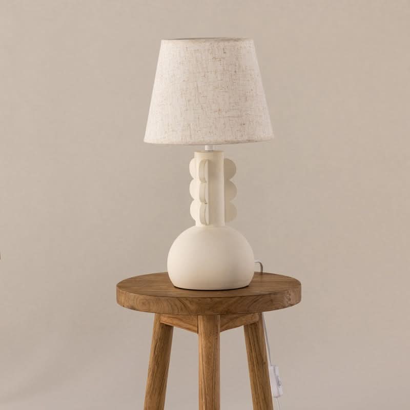 billigt tilbud på Ping bordlampe i beige beton! Spar op til 58% på udsalg. Hurtig levering, 1-2 hverdage. Køb online nu!