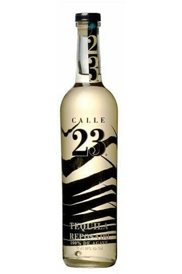 Calle 23 Tequila Reposado Fl 70 ❤ Kæmpe udvalg i CALLE23 ❤ Billig fragt og hurtig levering 2 - 5 hverdage - Varenummer: BAR-17072 / Ean: '673446001551 på lager - Udsalg på Drikkevarer Spiritus Tequila Spar op til 66% - Over 434 design mærker på udsalg