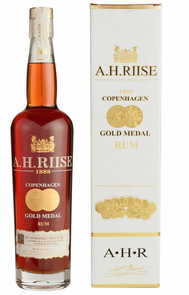 A.H. Rii1888 Copenhagen Gold Medal Rum Fl 70 ❤ Stort online udvalg i AHRII❤ Billig fragt og hurtig levering 2 - 5 hverdage ❤ Varenummer: BAR-9411 / Ean: &
