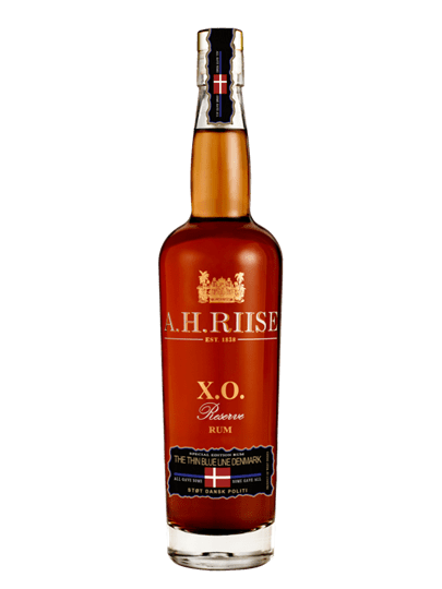 A.H. RiiXo Reserve "The Thin Blue Line" Fl 70 ❤ Kæmpe udvalg i AHRII❤ Billig fragt og hurtig levering 2 - 5 hverdage - Varenummer: BAR-14733 / Ean: '5712421014706 på lager - Udsalg på Drikkevarer Spiritus Rom Spar op til 67% - Over 434 design mærker på udsalg