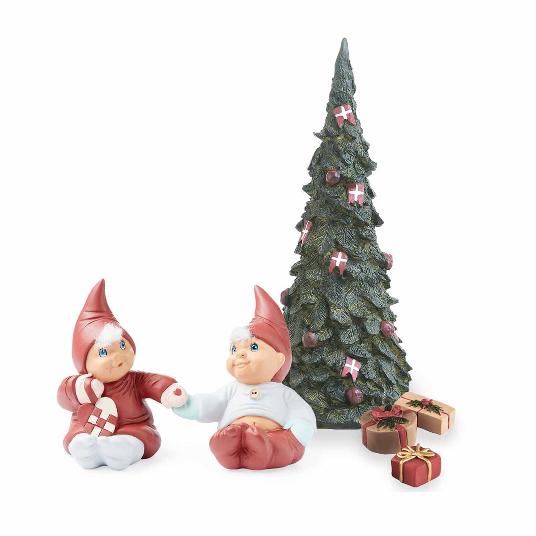 Produktbillede af Kamille & Loui Klarborg Nisse m. juletræ & gaver på tilbud i høj kvalitet