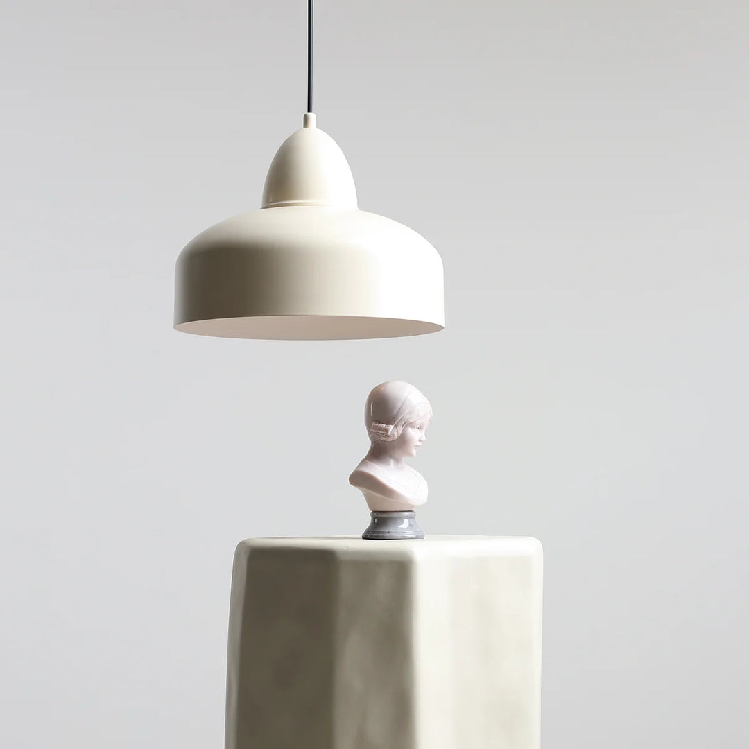 Produktbillede af Kosmo Loftlampe i cremefarvet metal på tilbud i høj kvalitet