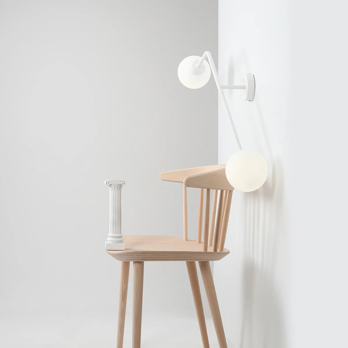 Produktbillede af Limelight Væglampe i hvidt metal og hvidt glas bredde 97 cm på tilbud i høj kvalitet