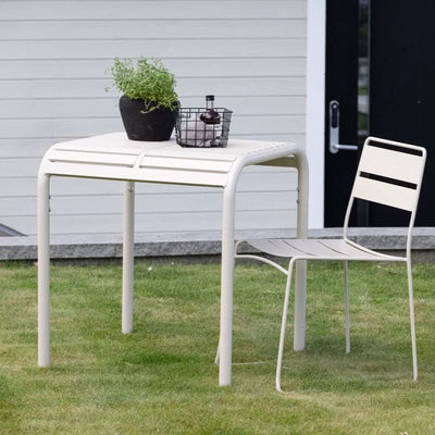 tilbud på cafebord i hvid aluminium, 70 x 70 cm. Billigt udsalg! Hurtig levering: 1-2 hverdage. Varenummer: 3NDC-5675. Spar op til 59%.