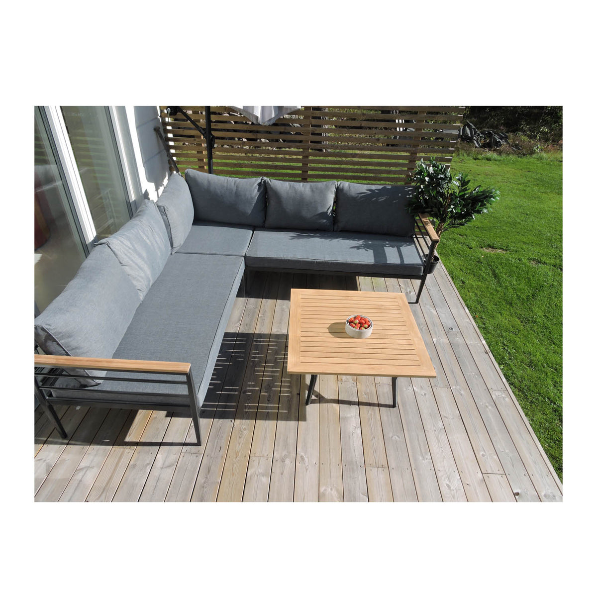 Venture Design Mexico hjørnehavesofa med havebord og grå hynder